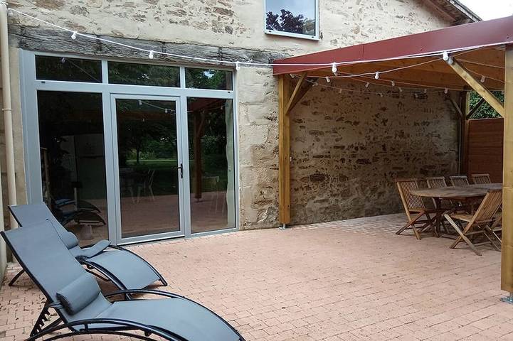 Location de vacances pour 10 personnes, avec Piscine à Saint-Martin-Lars-en-Sainte-Hermine