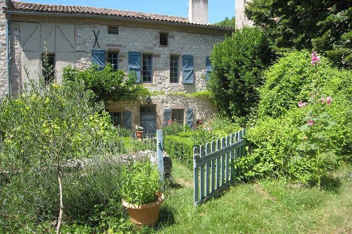 Gîte pour 4 personnes, avec piscine et jardin, animaux acceptés à Labarthe-Bleys