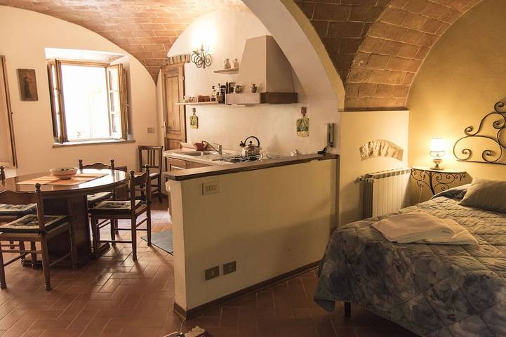 Geheel appartement, San Gimignano appartement in het historische centrum, binnenplaats en snel wifi gratis in San Gimignano, Provincie Siena