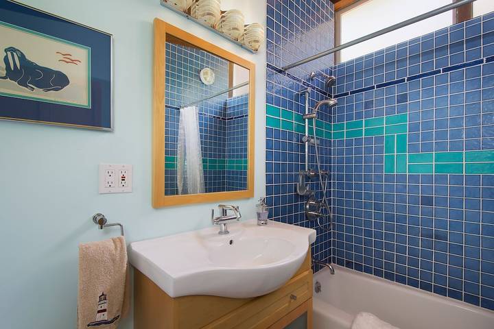 Vacation rental for 6 people, with balcony and yard in Marin County