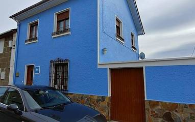 Location de vacances pour 8 personnes, avec vue et jardin, adapté aux familles dans Luarca