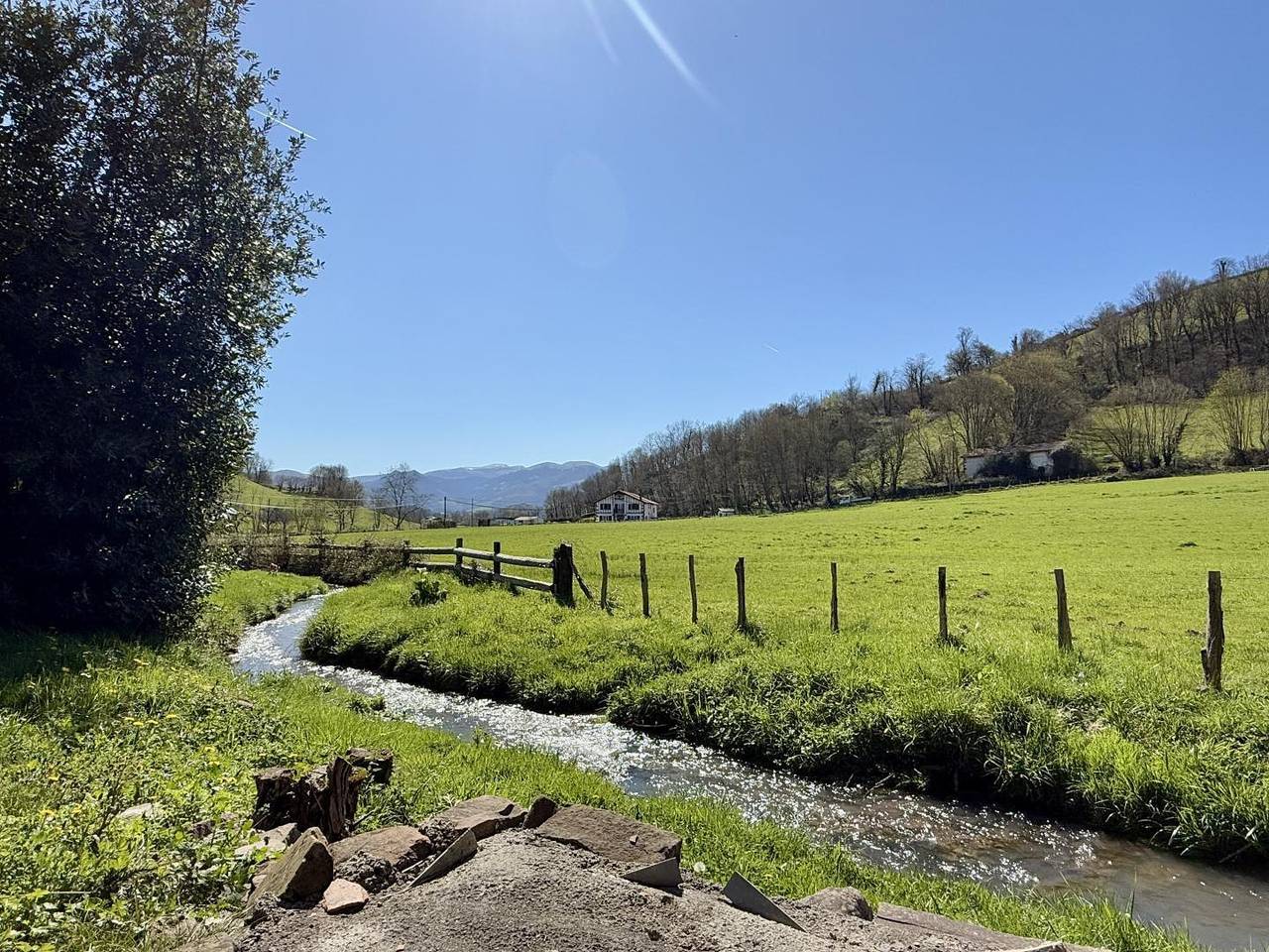 Gaztelia in Saint-Jean-le-Vieux, Region de Bayona