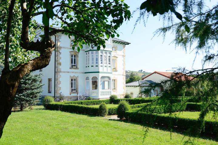 Casa rural con piscina para 4 personas, con Terraza y Jardín además de Piscina y Vistas en Costa de Cantabria