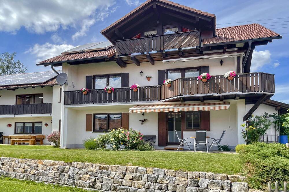 Ganze Wohnung, Wohnung in Oberbayern mit Ofen und Terrasse in Wildsteig, Romantische Straße