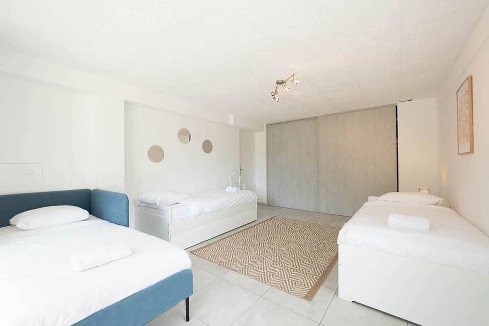 Spacious villa with Swiming pool in a large private park - close to beaches in Saint-Clément-de-Rivière, Montpellier region