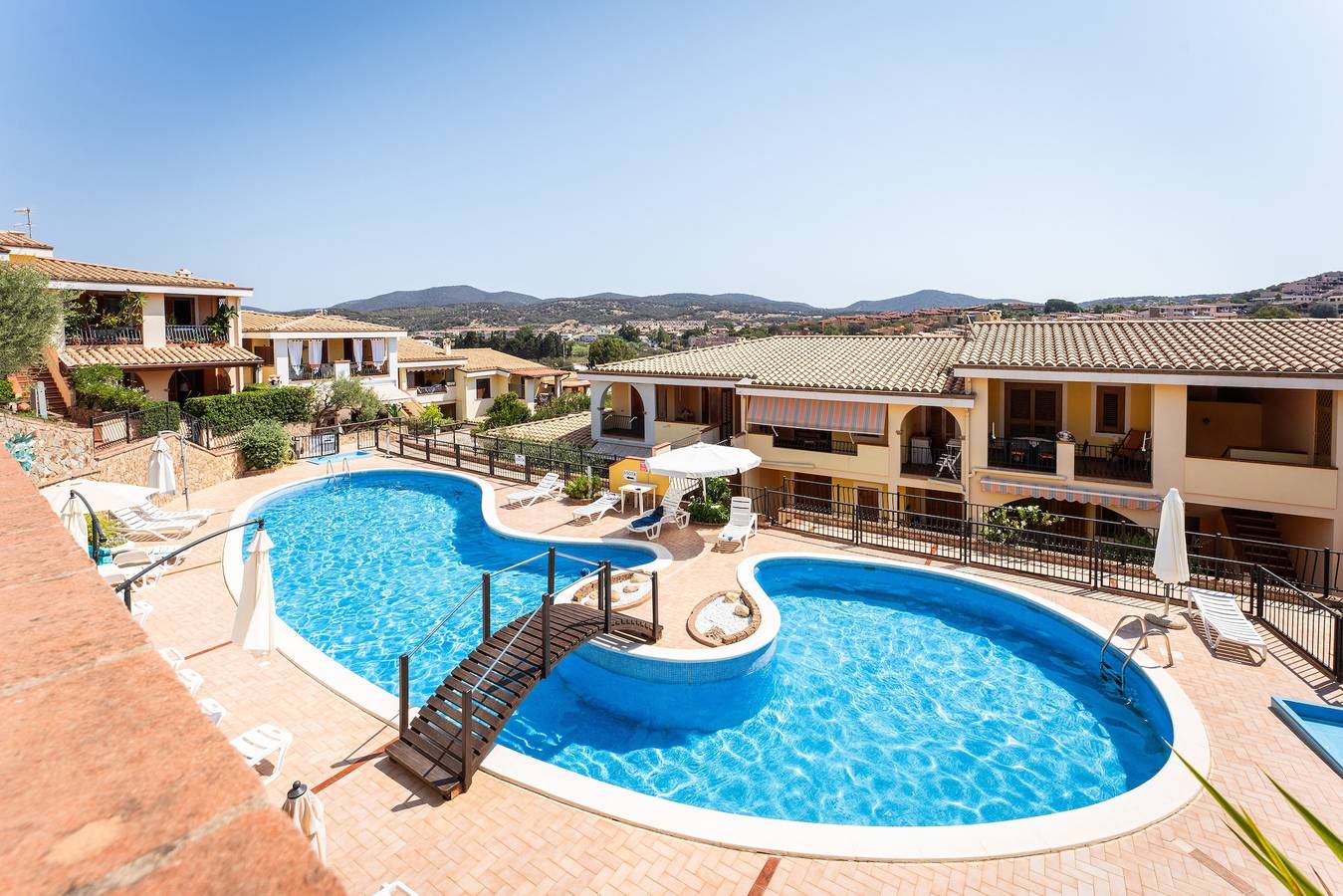 Casa vacacional 'I Girasoli' con piscina compartida y terraza privada in Crabonaxa/Villasimius, Villasimius