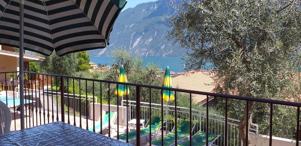 Gîte pour 2 personnes, avec piscine ainsi que jacuzzi et jardin à Limone sul Garda - 2