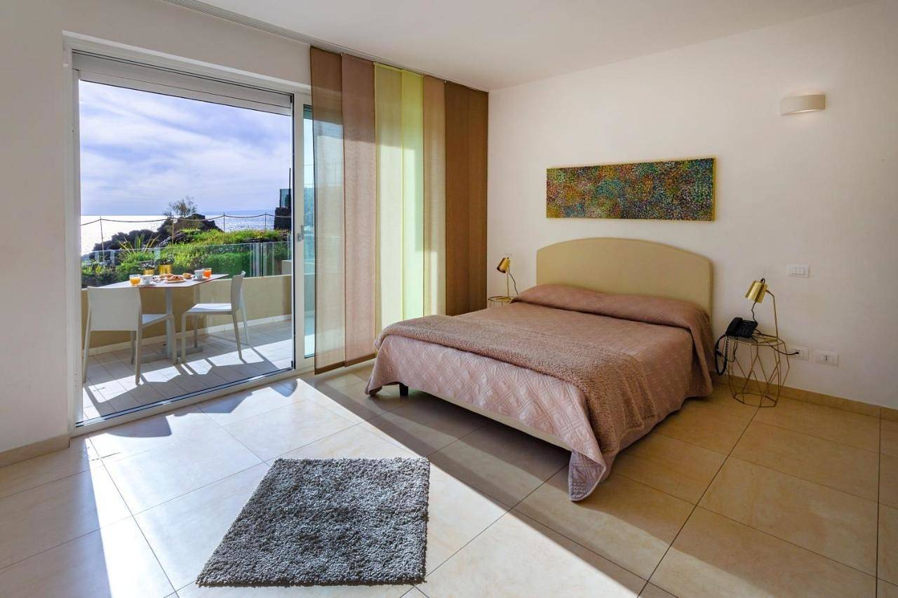 Zeus Hotel - Aparthotel - Meeting & Congress in Cannizzaro, Aci Castello
