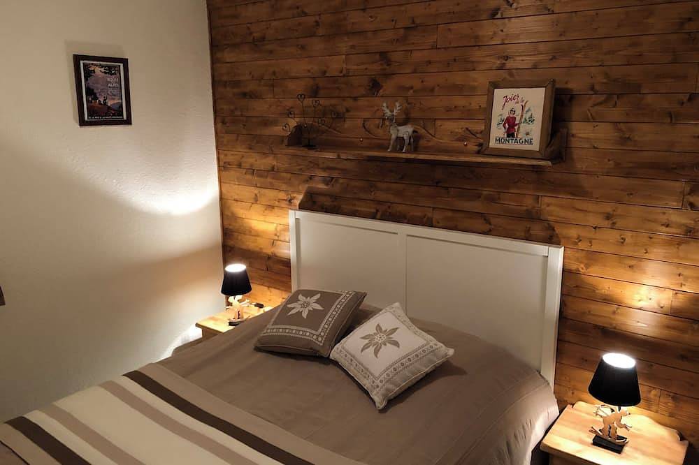 Cosy private chalet at the foot of the slopes, Oz, Alpe d'Huez ski area in Oz, Nationalpark Écrins