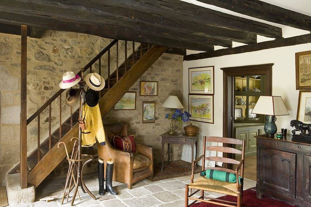 Ravissante maison en granit avec sa piscine  3 ou 4 Ch Parc de 10 H avec vue. in Ambazac, Région de Limoges