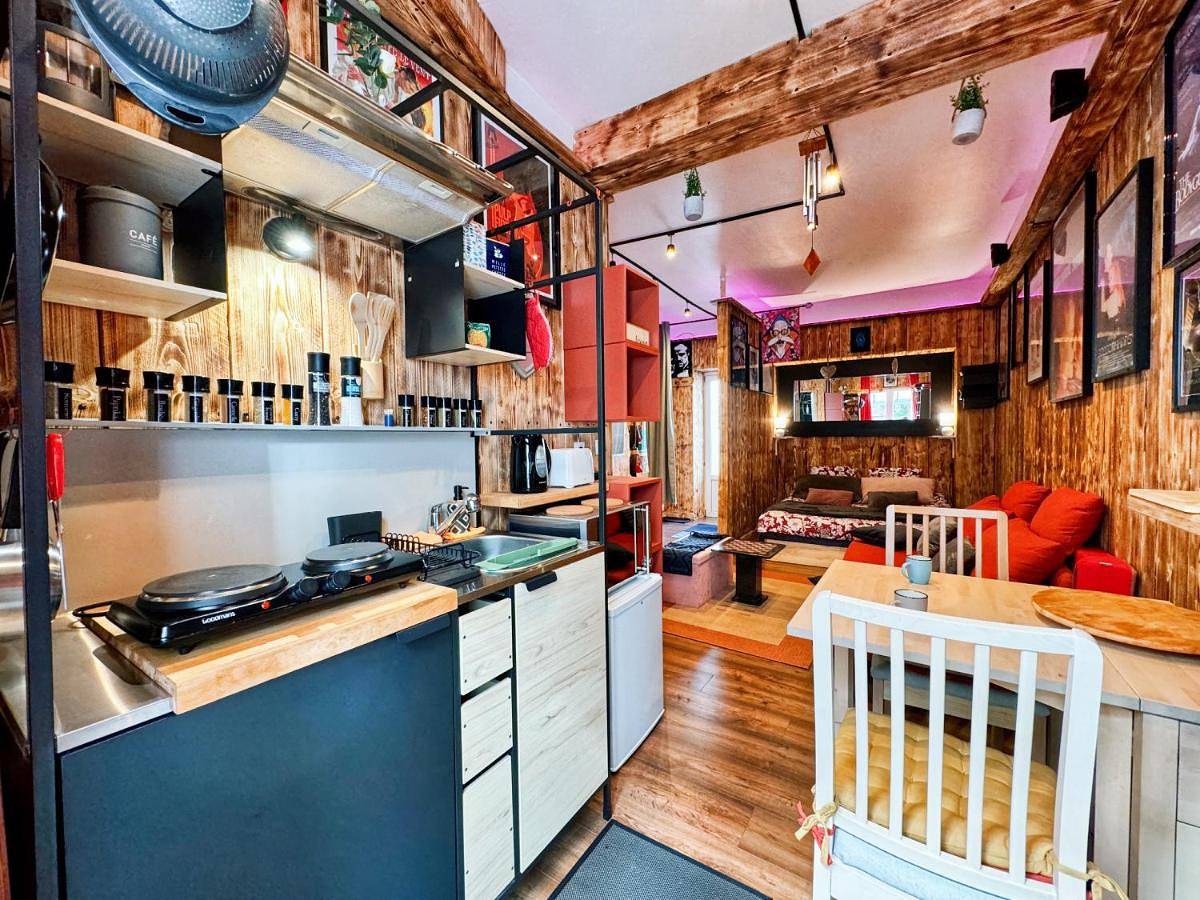 Appartement entier, Romantic Room - Studio Jardin - Proche Disneyland Paris in Crécy-la-Chapelle, Seine-et-Marne