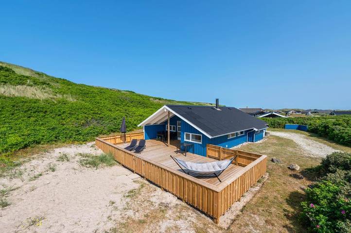 Beach-close holiday home with sauna, hot tub and beautiful terrace in Bjerregård, Holmsland Klit