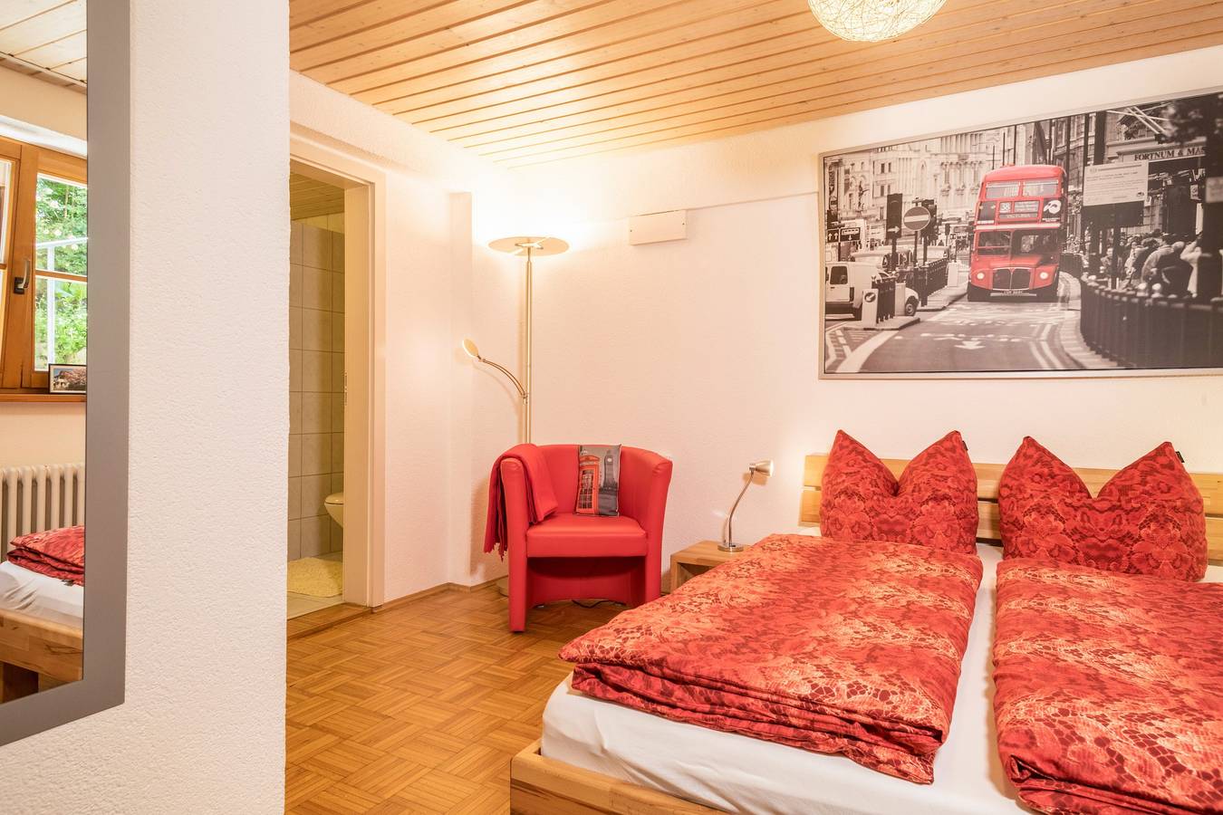 Ganze Wohnung, Apartment im Haus Sonnenschein mit Terrasse, Garten & Wlan, 10 km zum Bodensee  in Bermatingen, Region Bodensee-Oberschwaben