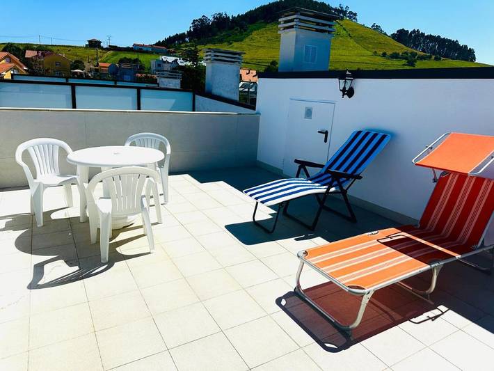 Apartamento para 4 personas, con terraza y vistas en Mogro