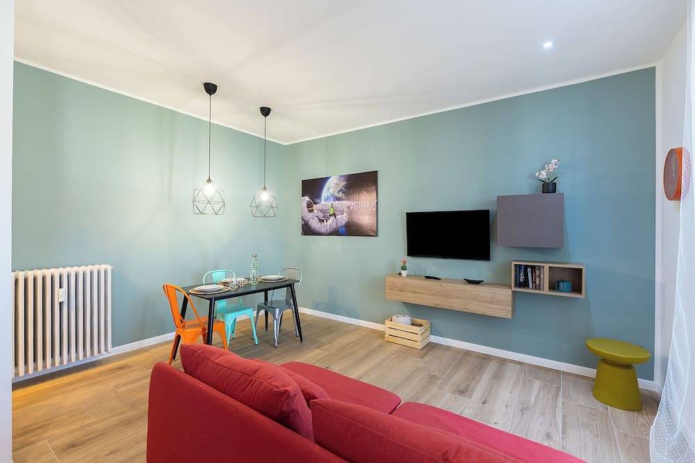 Hel lejlighed, Bright Modern and Cozy Two-room Apartment - Convenient Parking & Fast Wi-Fi in Vercelli, Vercelli Provinsen