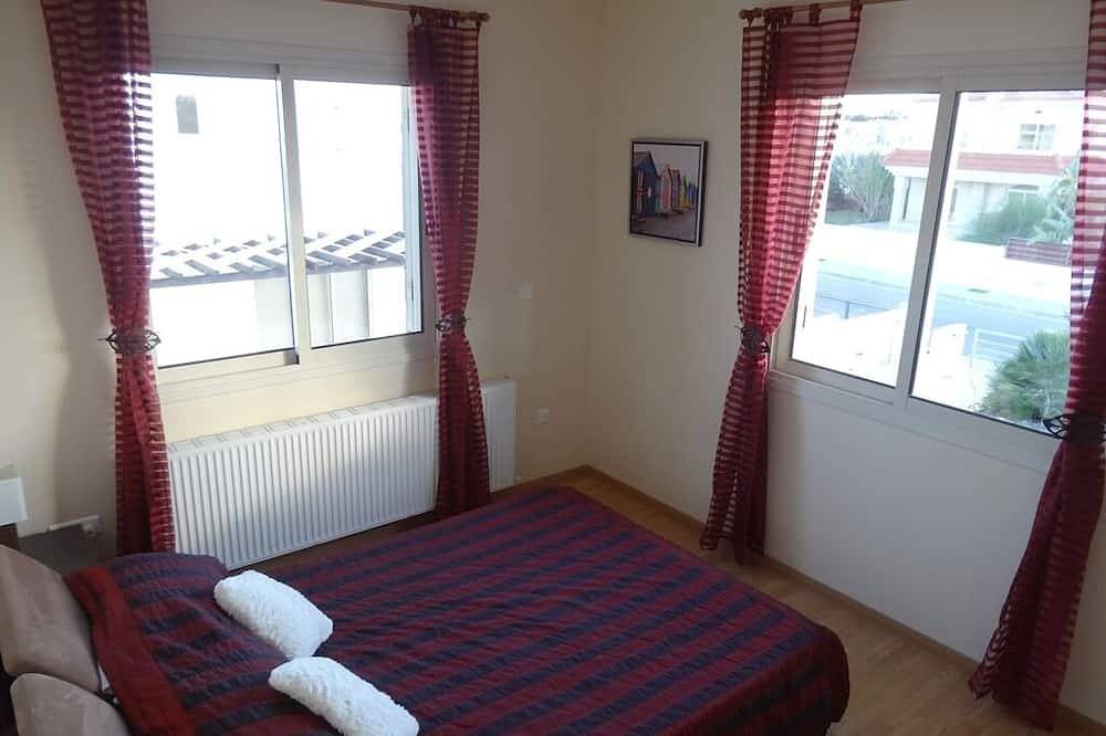 Sagenhafte, neue Villa, 4 Sz, großer Pool, 2 Min. zu Fuß zum goldenen Sandstrand in Kapari, Südzypern