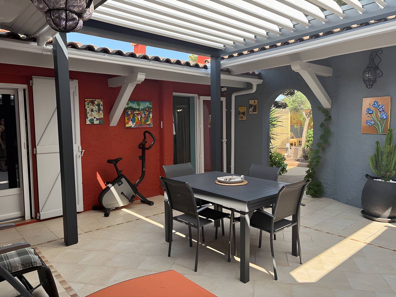 Le cabanon - Petit coin de paradis avec terrasse privée, Wi-Fi et climatisation in Six-Fours-les-Plages, Région de Toulon
