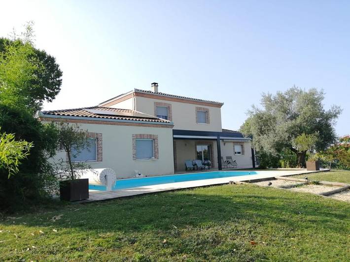 Chambre d’hôte pour 4 personnes, avec Terrasse et Jardin ainsi que Piscine et Vue