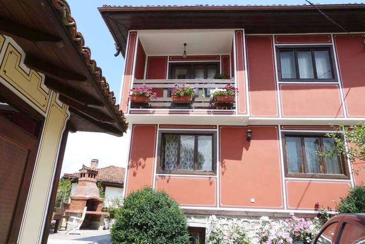 Maison d’hôte pour 3 personnes, avec Balcon et Terrasse ainsi que Jardin et Vue à Koprivchtitsa