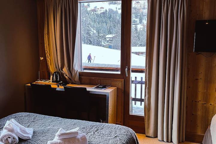 Chalet pour 62 personnes, avec piscine ainsi que jardin et balcon à Cordon - 3