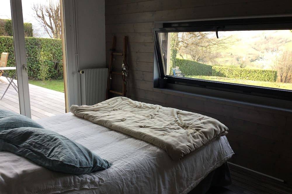 Maison avec belle piscine et jardin arboré invitant à la farniente in Saint-Martin-d'Uriage, Parc national des Écrins