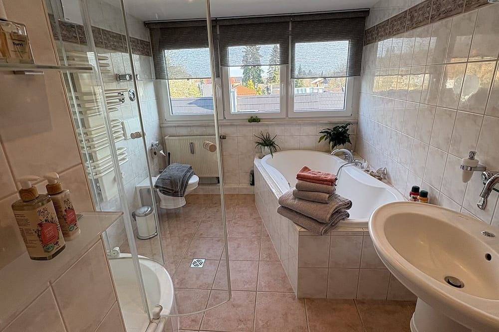Entire apartment, Kays Home - Holiday apartment above the rooftops in Bad Wörishofen, Bavarian Swabia
