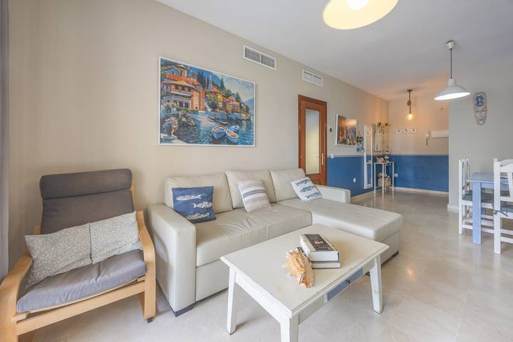 Entire apartment, Apartment 'Golf Y Costa' with Shared Pool, Wi-Fi and Air Conditioning in Costa Ballena, Chipiona
