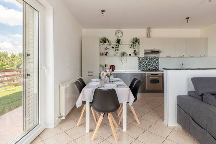 Ferienwohnung für 6 Personen, mit Meerblick und Terrasse, kinderfreundlich in Koper - 2