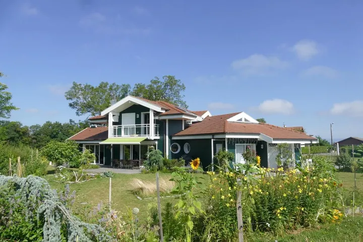 Alojamiento y desayuno para 2 personas, con vistas y jardín - 1