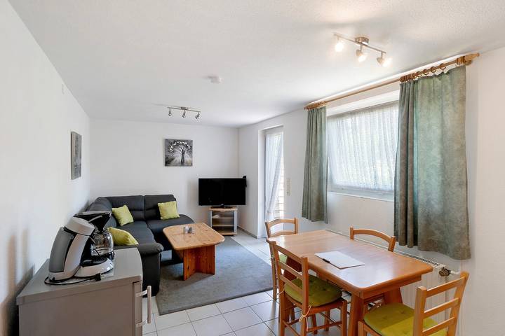 Ferienwohnung für 3 Personen, mit Garten in Westerbur - 2