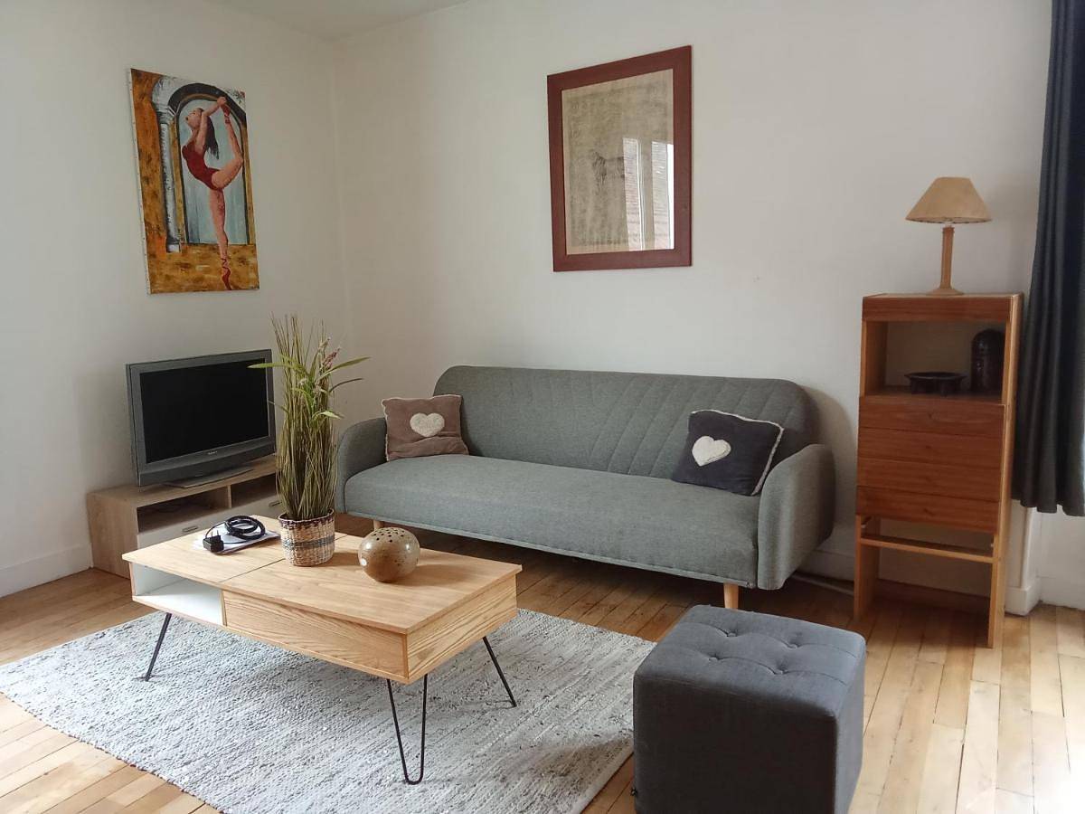 Appartement entier, Gîte du Palais 3 étoiles in Châteauneuf-sur-Cher, Saint-Amand-Montrond