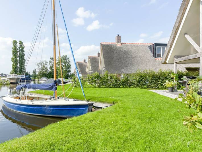 Modernes Chalet in der Nähe des Sneeker Sees in Friesland