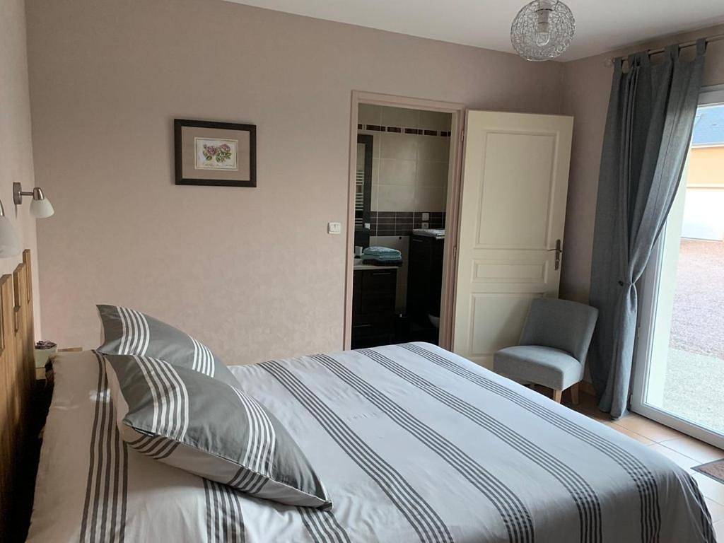 Double Room with Private Bathroom in Cricquebœuf, Région de Lisieux