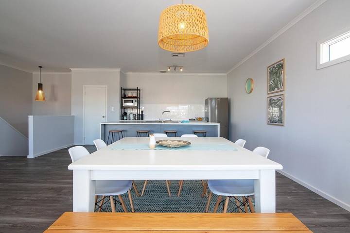Holiday home for 11 people, with balcony and garden in Aldinga Beach