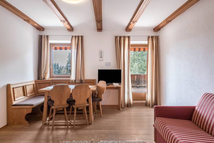 Entire apartment, Apartment Ferienparadies Sabina Compatsch in the Nature Reserve directly on the Alpe di Siusi in Compatsch, Kastelruth