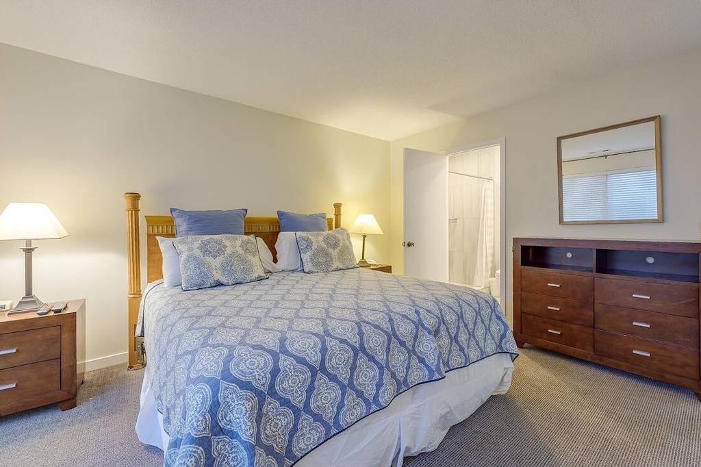 Villa for 9 Guests in Forest Beach, Beaufort County