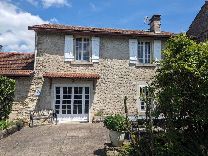 Gîte pour 8 personnes, avec terrasse à Vaux-sous-Aubigny
