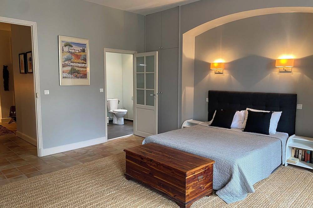 Spacious 5-bedroom house with Ac, Wifi in welcoming Cruzy in Cruzy, Béziers en omgeving