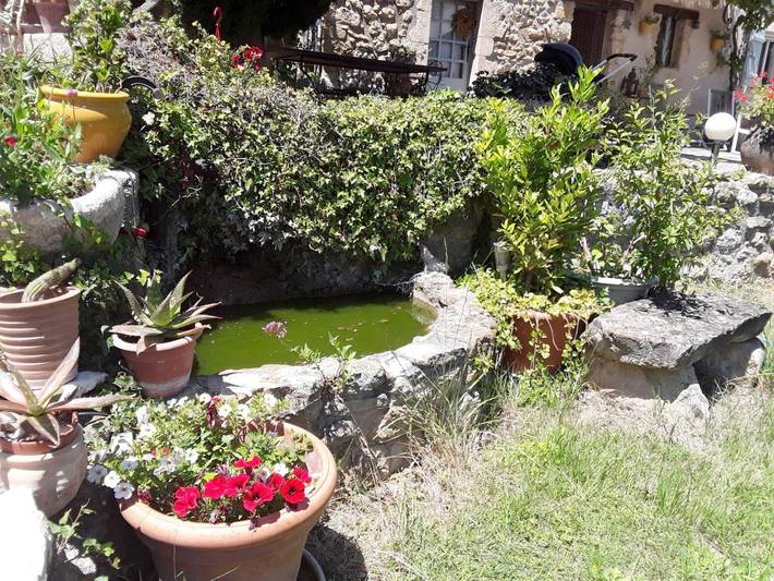 Location de vacances pour 2 personnes, avec jardin ainsi que vue et piscine à Vaugines - 4