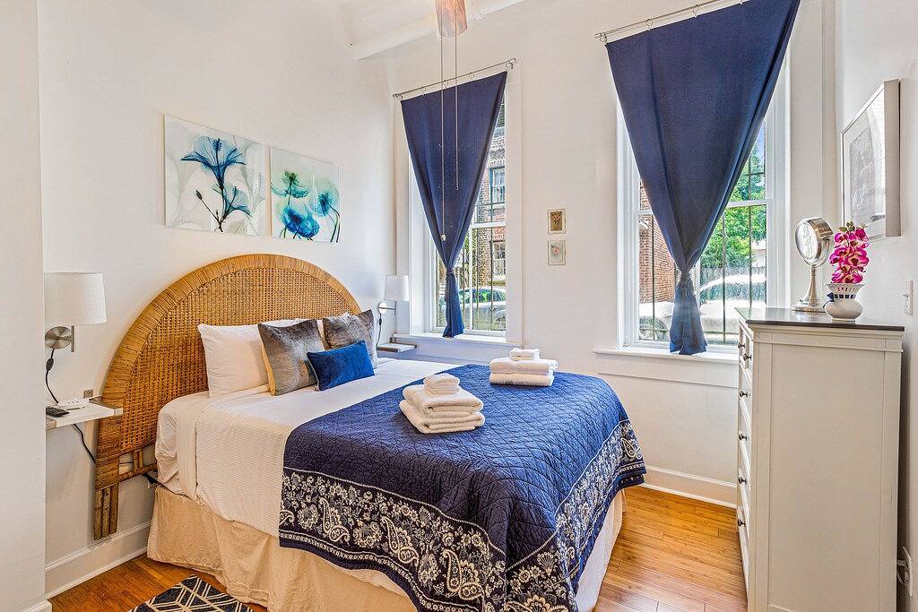 Ganze Wohnung, Charming Retreat Off Greene Square Close to River by Lucky Savannah in Savannah, Chatham County