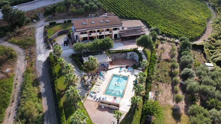 Maison de campagne pour 6 personnes, avec piscine ainsi que vue et jardin, animaux acceptés à Santa Marina - 3