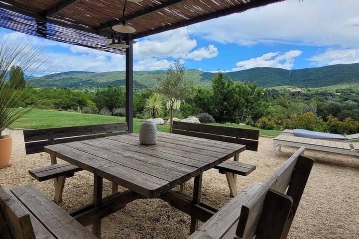 Villa pour 6 personnes, avec terrasse et jardin