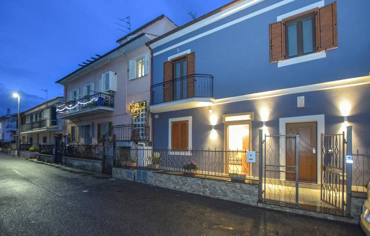 Ganze Ferienwohnung, Gemütliches Apartment in Tuscania mit WLAN, Klimaanlage, Parkplatz und Terrasse in Tuscania, Viterbo Provinz