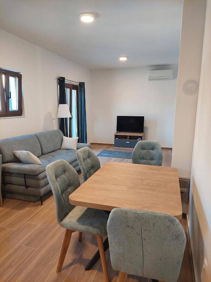 Villa pour 6 personnes, avec piscine ainsi que vue et jardin à Brodarica - 2