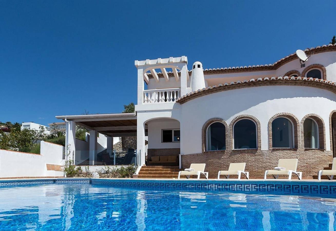 Villa 'Amani' con vistas al mar, Wi-Fi y aire acondicionado in Monte de los Almendros, Salobreña