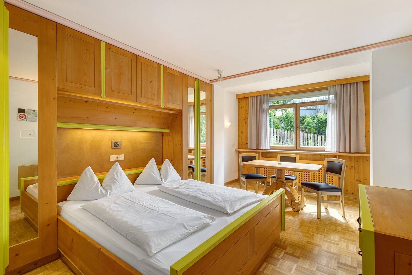 Ganze Wohnung, Apartment '6 Residence Ciasa Ulli Typ A' mit Bergblick, Gemeinschaftsterrasse & Wlan in San Cassiano, Abtei