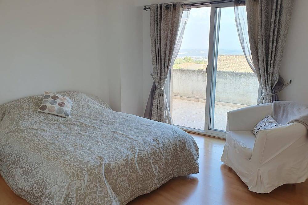 Appartement entier, Charmant Appartement  duplex dans maison de village au cœur de la Provence 160m2 in Pierrevert, Parc naturel régional du Luberon