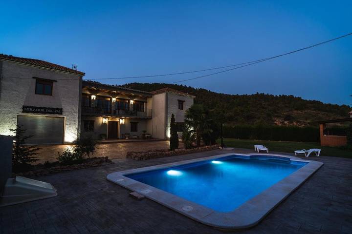 Casa de vacaciones para 16 personas, con jardín además de piscina y vistas, Se admiten mascotas en Castilla-La Mancha - 3