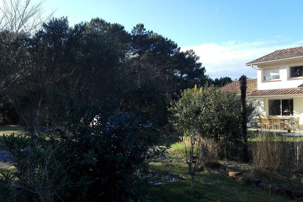 House with two terraces (south and north) and direct access to the bike path. in Messanges, Region de Dax