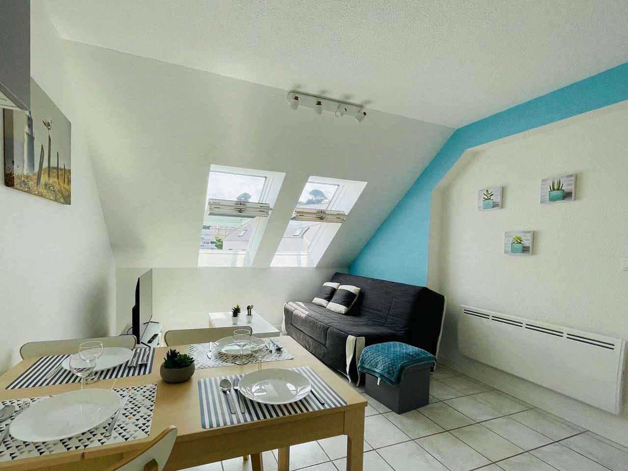 Entire apartment, Seaside 3-Star Apt in Perros-Guirec: 1Br, Wifi, Parking, Near Beach & Activities in Perros-Guirec, Pink Granite Coast